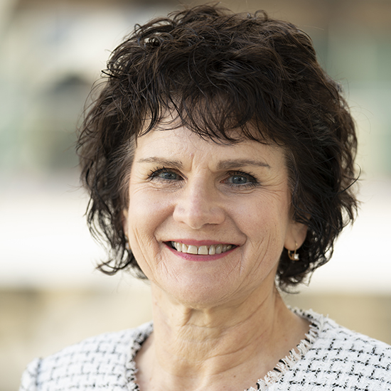 Dr. Isabelle Kopec
